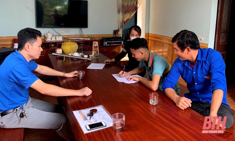 Tuổi trẻ thị trấn Hậu Lộc viết đơn tình nguyện tham gia nghĩa vụ quân sự