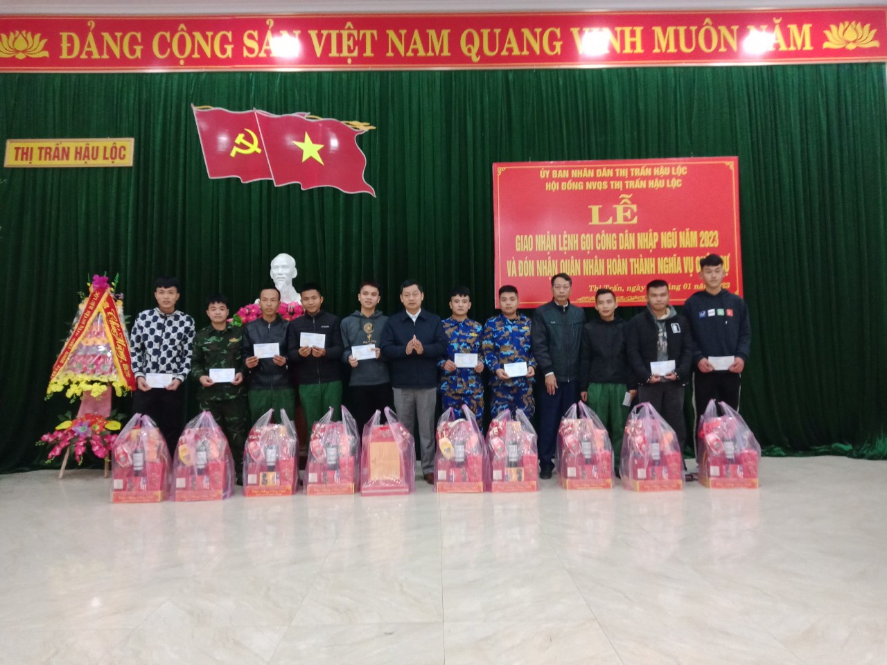 Thị trấn Hậu Lộc tổ chức lễ giao lệnh gọi công dân nhập ngũ năm 2023