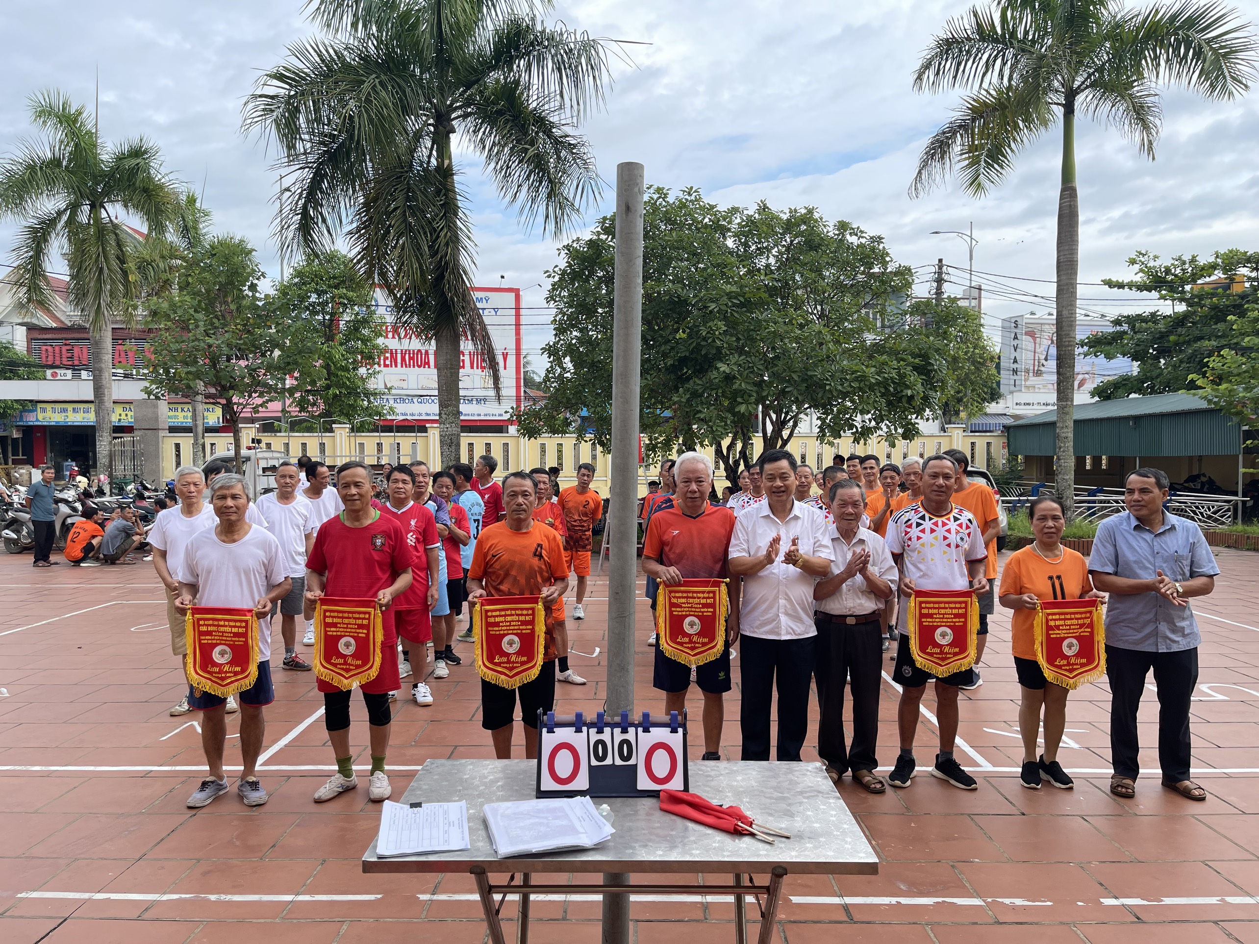Hội người cao tuổi Thị trấn Hậu Lộc tổ chức thành công giải bóng chuyền hơi năm 2024